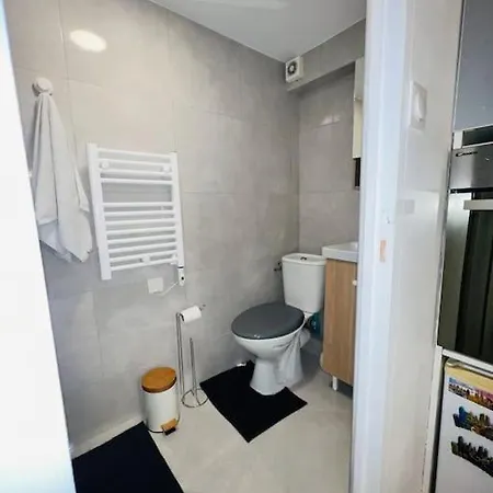 Appartamento Superbe Avec Entrée Et Jardin Privés *