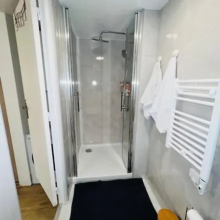 Appartamento Superbe Avec Entrée Et Jardin Privés *