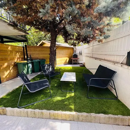 Appartamento Superbe Avec Entrée Et Jardin Privés