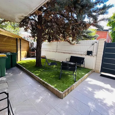 Appartamento Superbe Avec Entrée Et Jardin Privés *